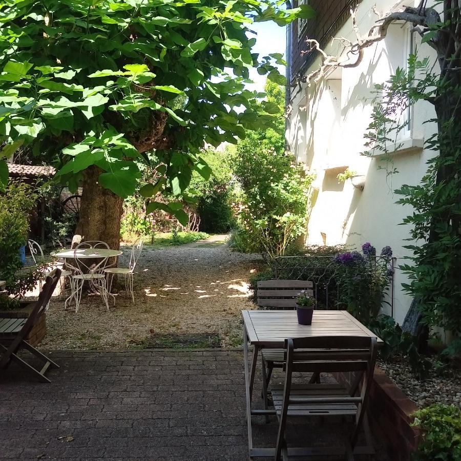 Les Charmilles Bed & Breakfast Saint-Jean-de-Losne Exterior photo