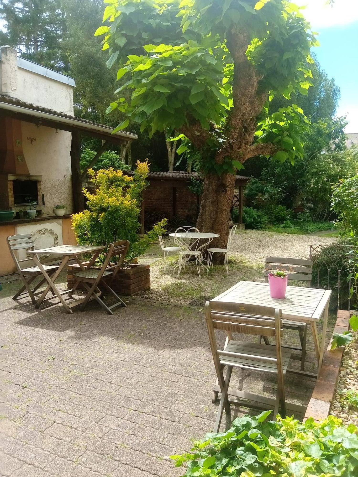 Les Charmilles Bed & Breakfast Saint-Jean-de-Losne Exterior photo